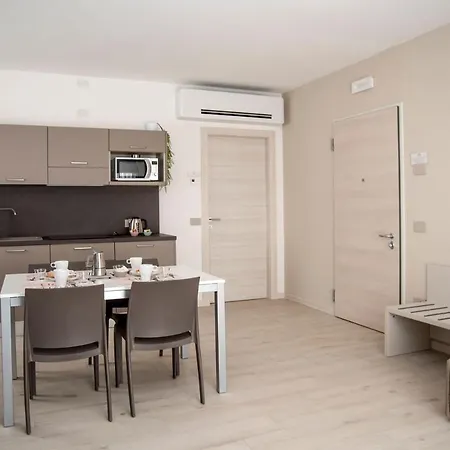 Apartment Camelot Red -