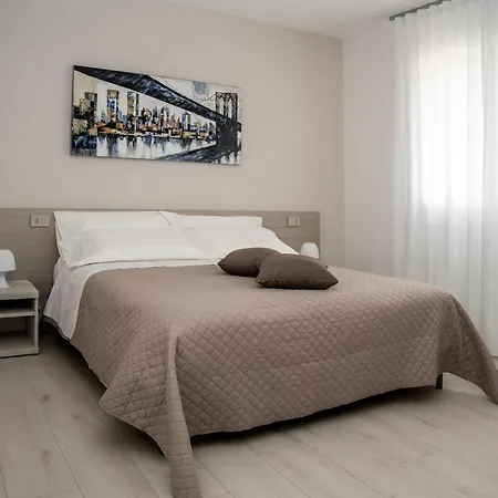 Camelot Red - Apartment