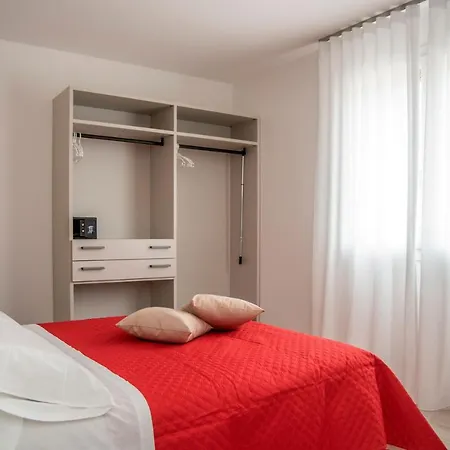 Camelot Red - Apartment Verona