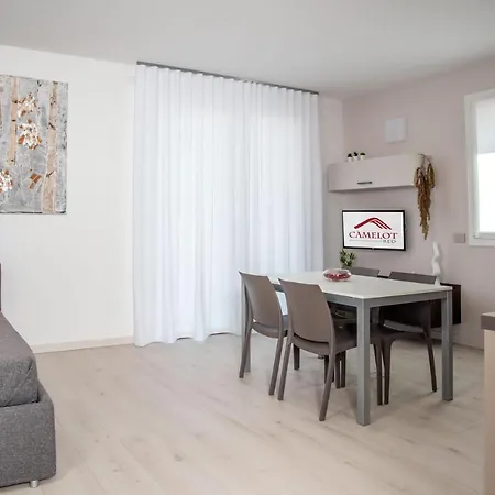 Camelot Red - Apartment