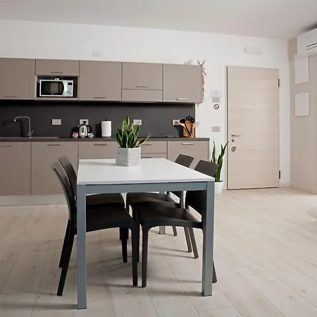 Camelot Red - Apartment